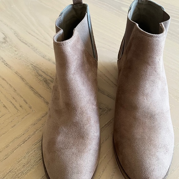 Tan Ankle Bootie by Journee Collection. / Size 8.5 - Picture 1 of 8